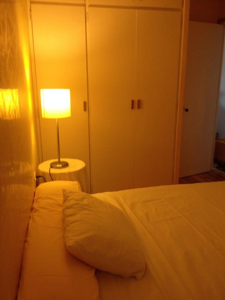 Plaça Vedruna Room