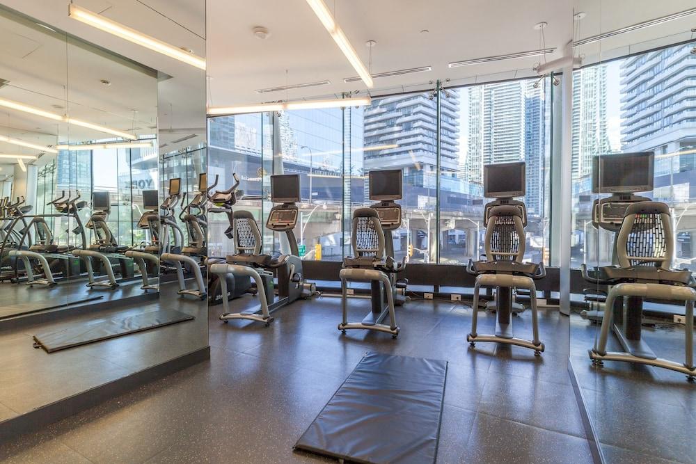 سكاي هوم ويذ ستونينج فيو أوف تورونتو آند ليك أونتاريو مرفق اللياقة البدنية