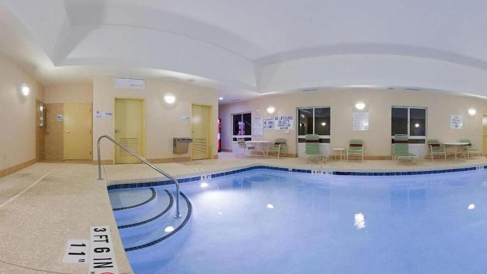 هوليداي إن إكسبرس هوتل آند سويتس سبارتانبورج نورث  باي آيتش جي حمام سباحة مغطى