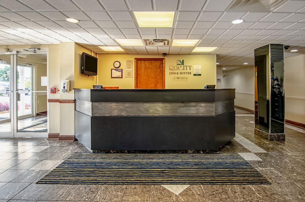 Quality Inn & Suites I-81 Exit 7 Lobby
