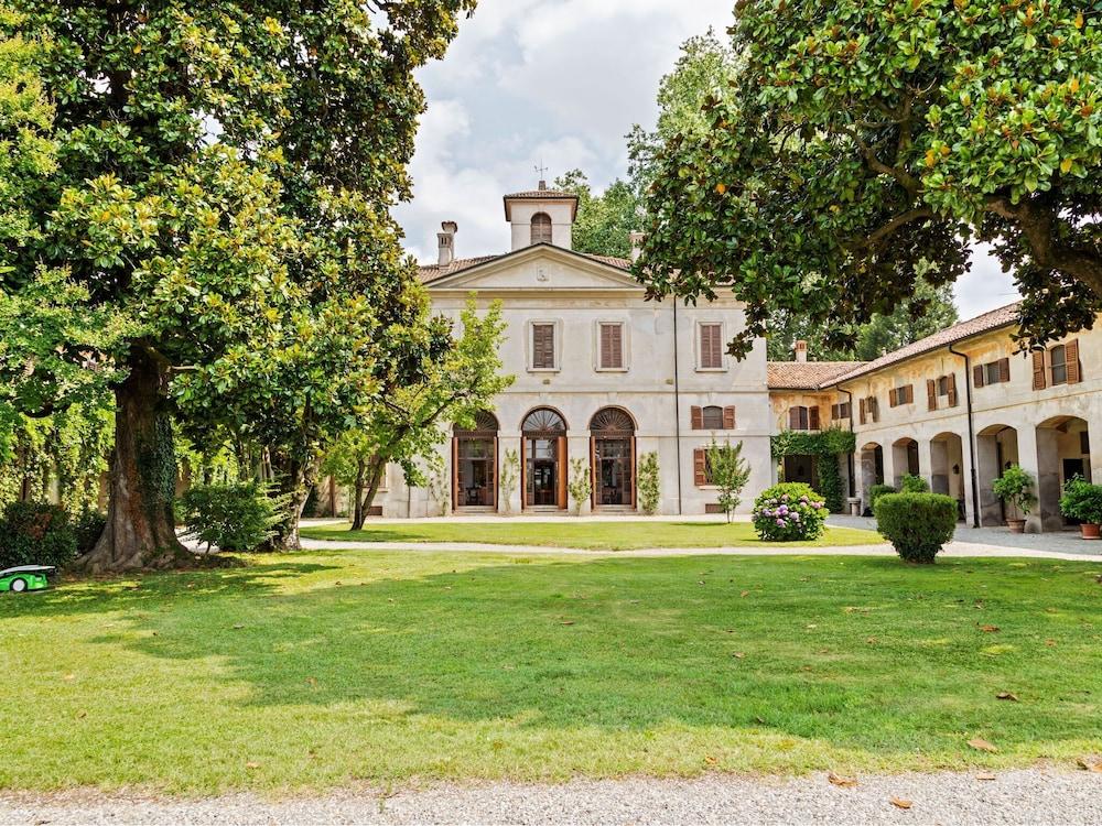 Typical Farmhouse With Heated Pool Featured Image