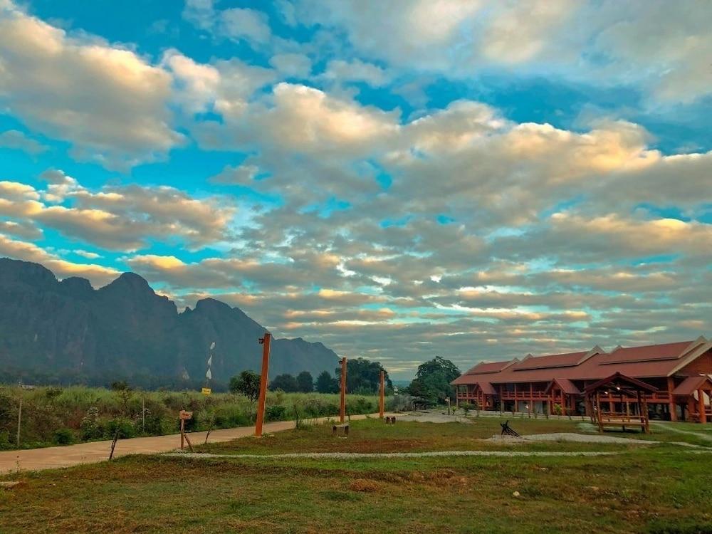 Padaeng Mountain View Resort Property Grounds