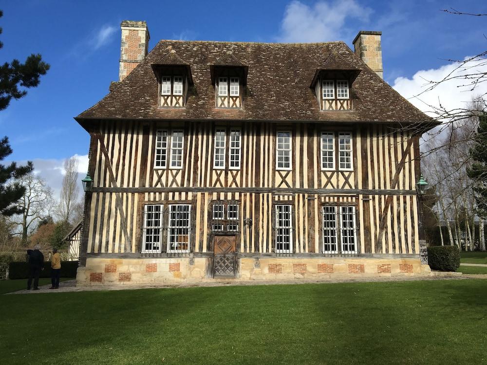 ليه مانوار ديه بورتي دو دوفيل المنطقة الخارجية