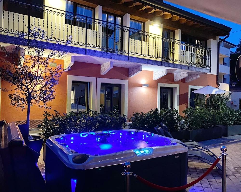 Albergo Fontana Exterior
