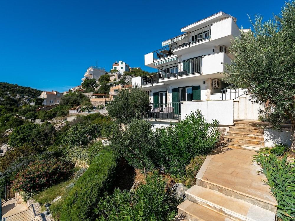Villa Sine with private pool and a sea view, near the beach in Vinišće Exterior