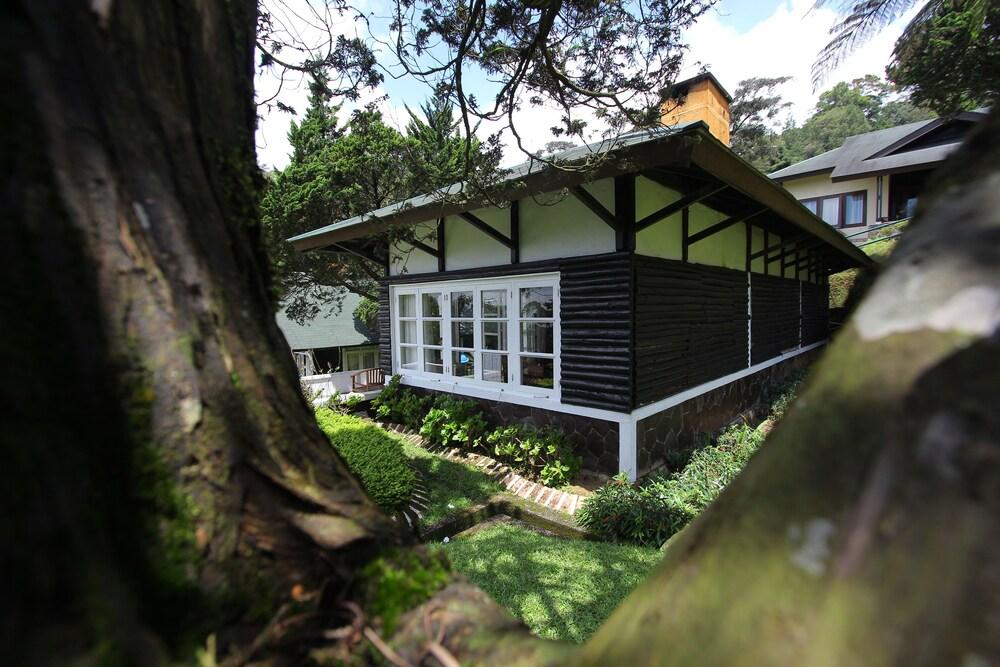 Puncak Pass Resort Exterior