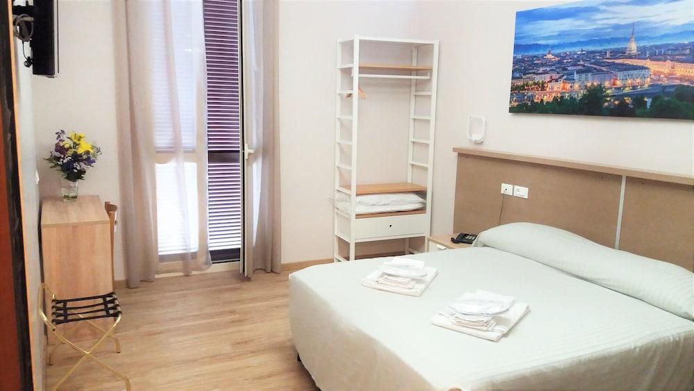 هوتل لو سكودييرو غرفة