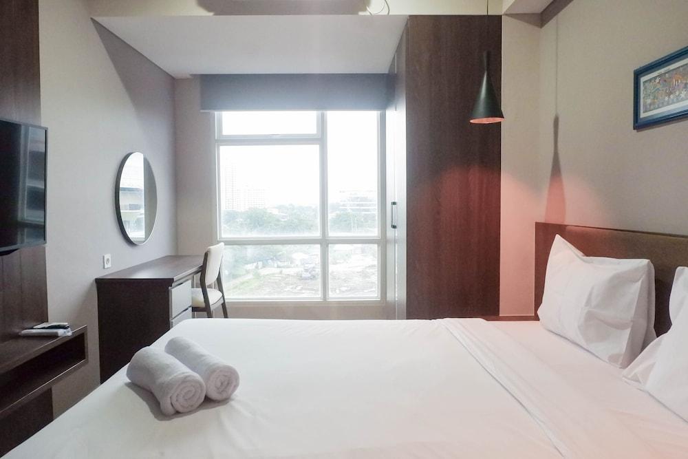 Classy 1BR Apartment with Pool View at Grand Sungkono Lagoon Room