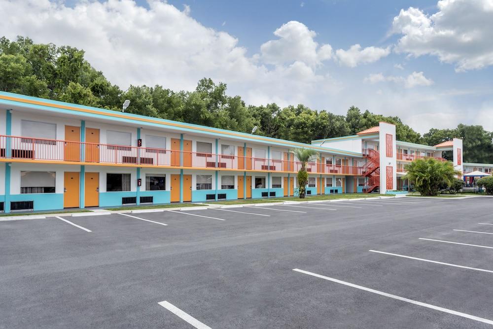 هاورد جونسون باي ويندام أوكال إ إ آي-75 المنطقة المحيطة بالمنشأة