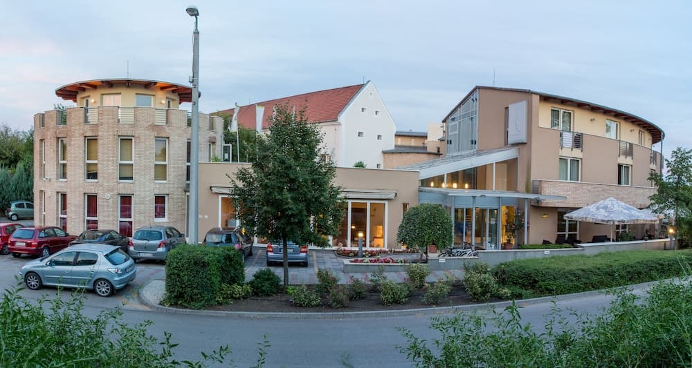 CE Plaza Hotel Property Grounds