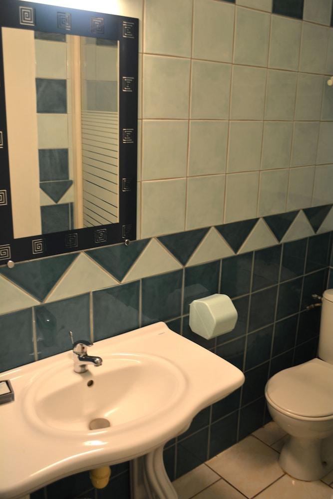 Bayfront Hotel Bathroom