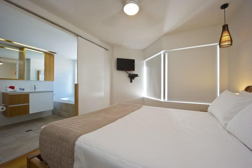 Maggies Beachfront Apt. 3 Room