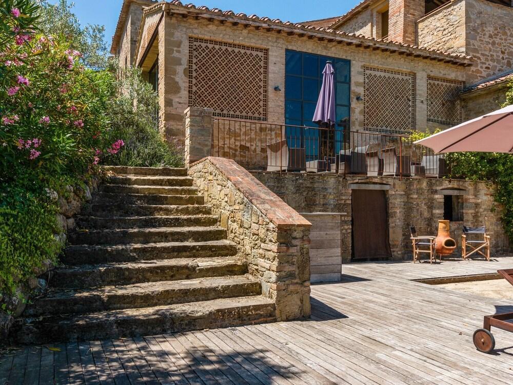 Rustic Apartment in Anghiari With Private Terrace