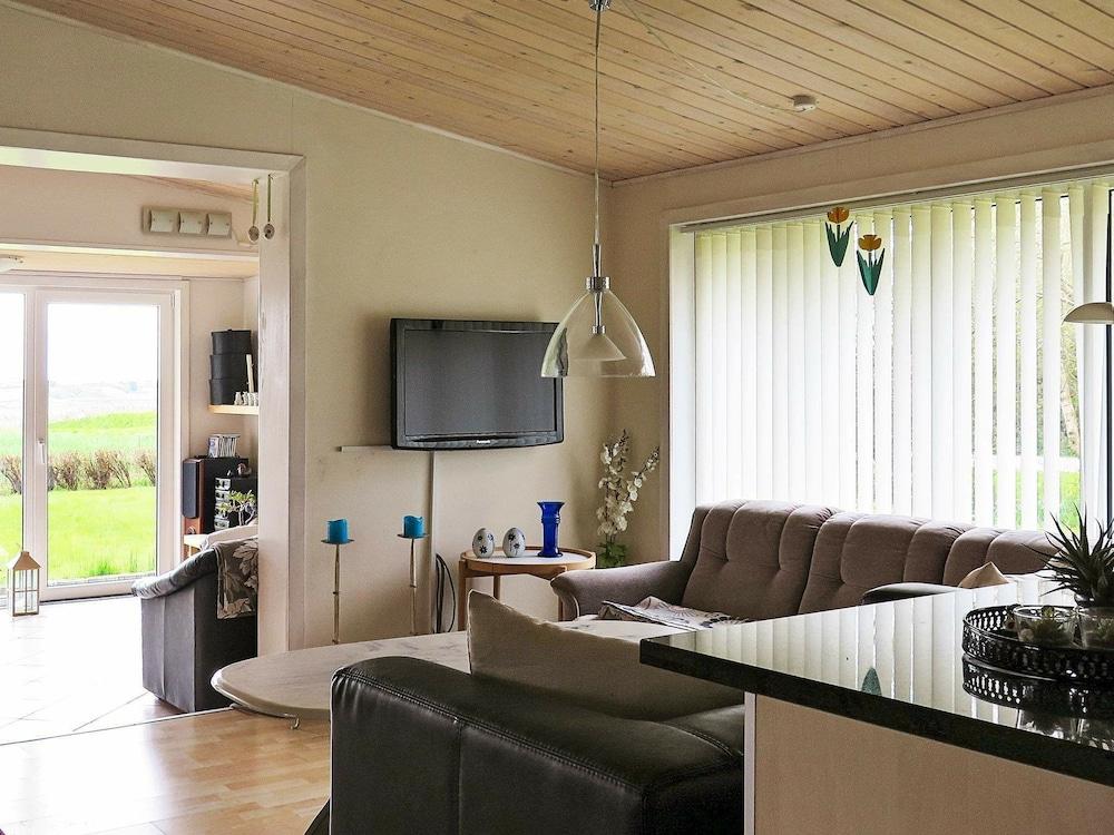 بليزانت هوليداي هوم إن سترور ويذ باربيكو غرفة معيشة