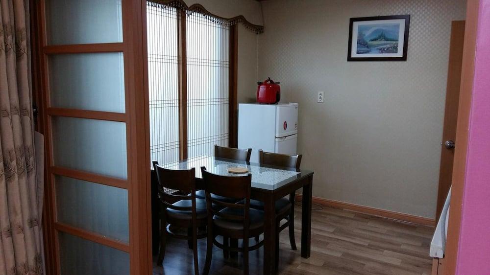 Davinci Resortel In-Room Dining