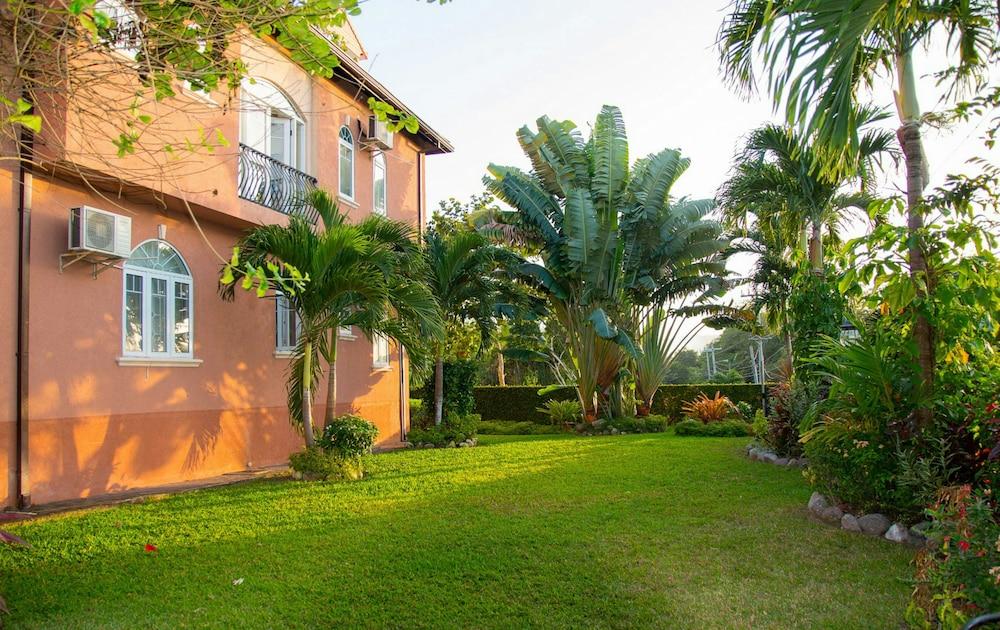 2 Bed Apt with Balcony at Runaway Bay Exterior