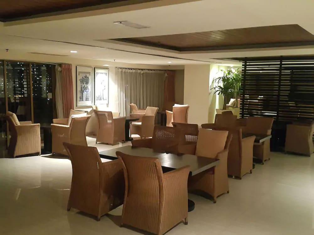 لاكشري ستوديو روم آت صن واي بيراميد منطقة الجلوس في الردهة