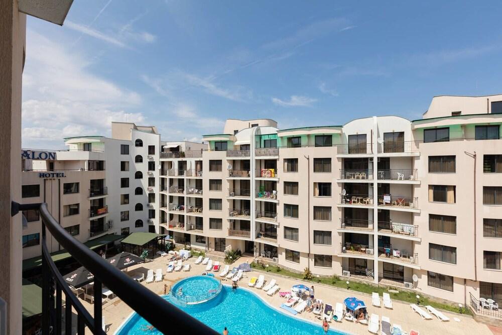 Studio with Balcony & Pool View Exterior