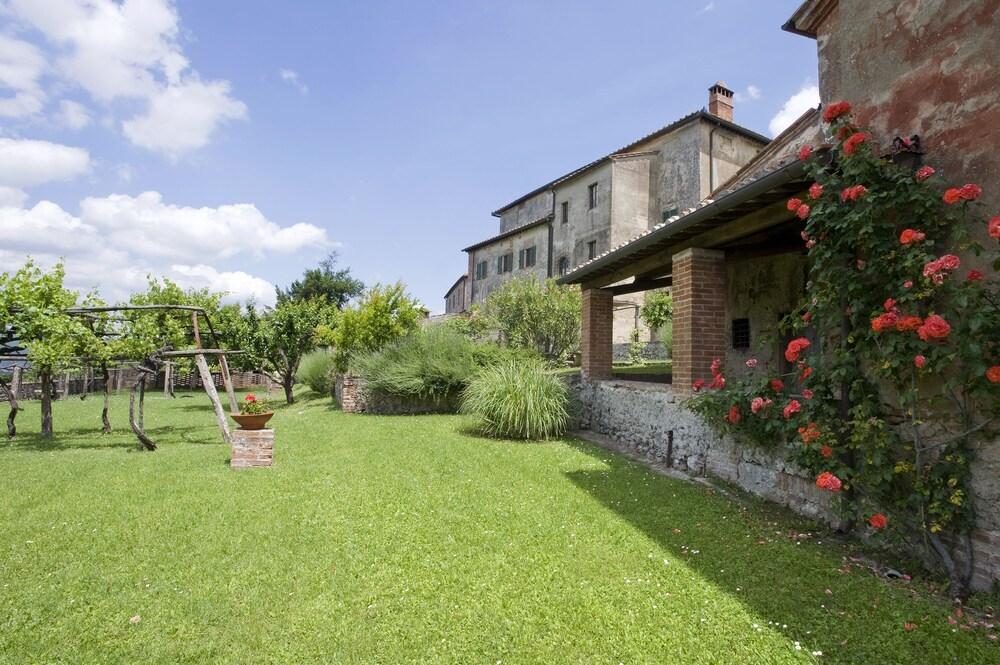 أزيندا أجريكولا مونتيستيجليانو المنطقة الخارجية