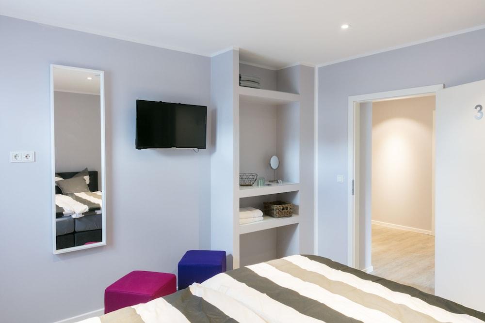 بنسيون إل آند إن