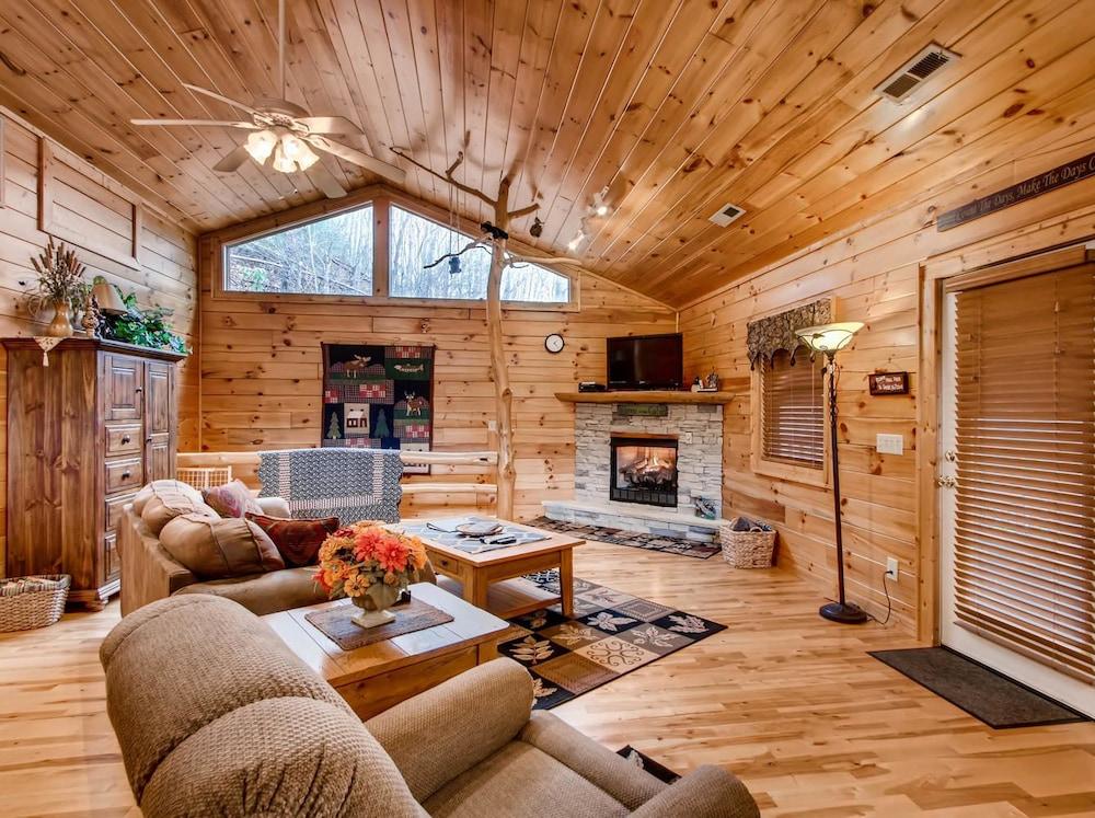 كابينة هيدن هارت مكونة من غرفة نوم واحدة من ريد أونينج منطقة المعيشة