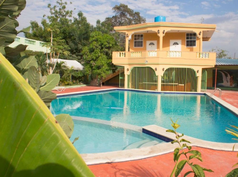 لا كايينا هوتل آيه ريستورانت