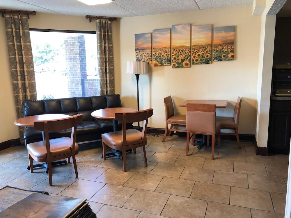 دايز إن باي ويندام تاباهانوك منطقة الجلوس في الردهة