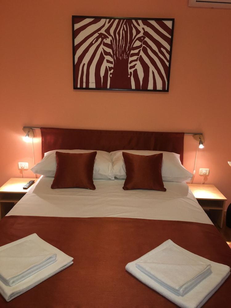 بانوليجا ريزيدنس غرفة