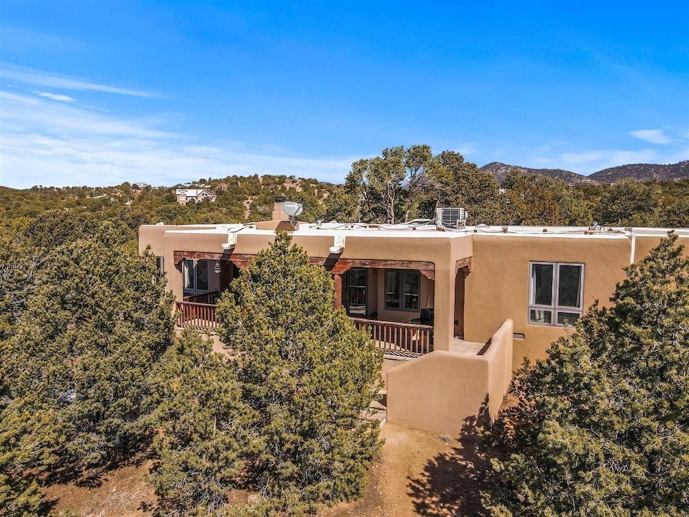 Sunlit Pines - Tucked in the Trees, Private Escape, Easy Drive to Plaza - NEW Listing Exterior