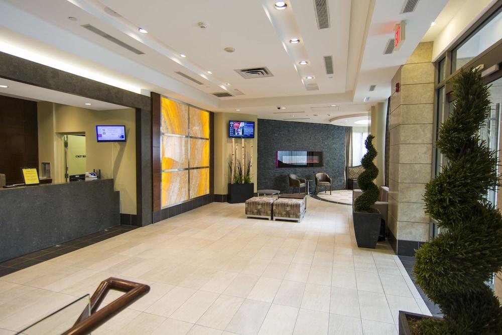 Maplewood Suites - Square One Lobby