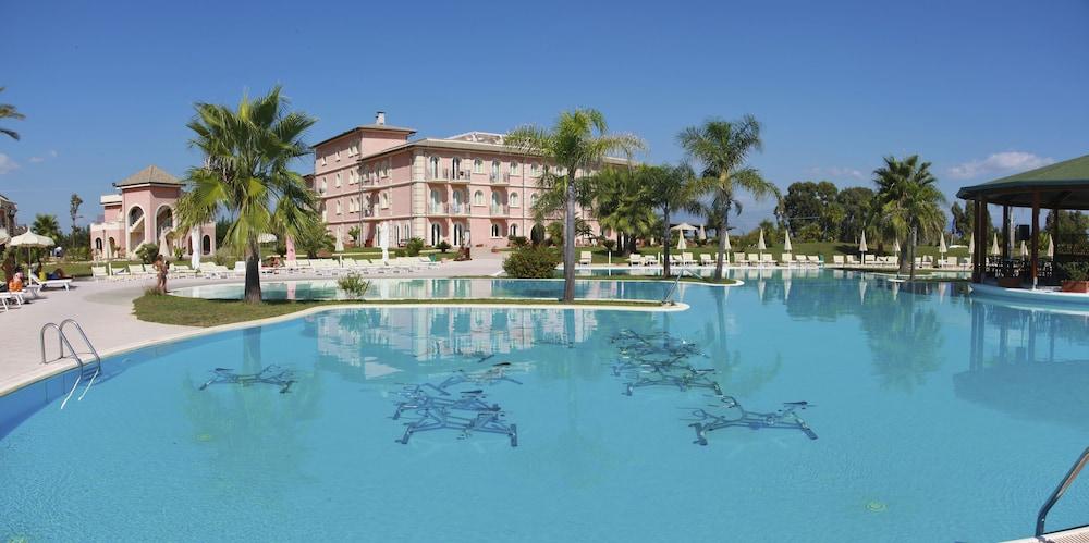 بي في أيروني ريزورت