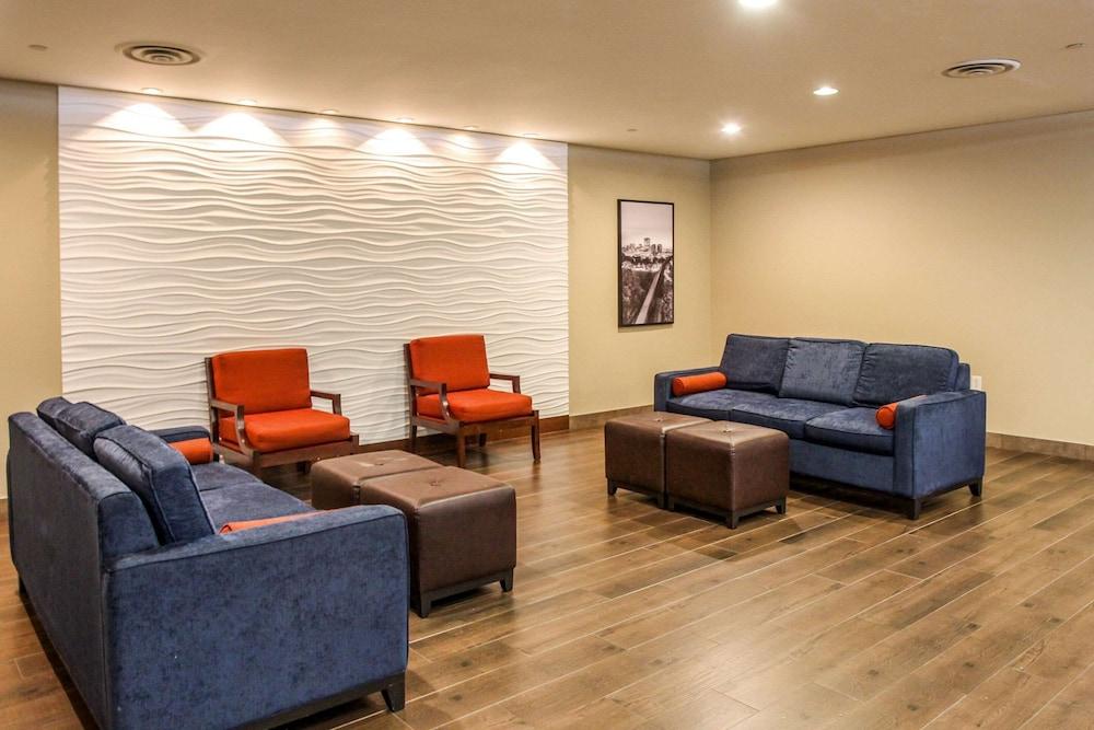 كومفرت سويتس آت فيرجينيا سنتر كومونس الردهة