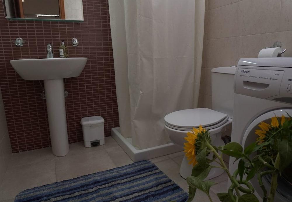 Modern Studio in Rethymno Bathroom