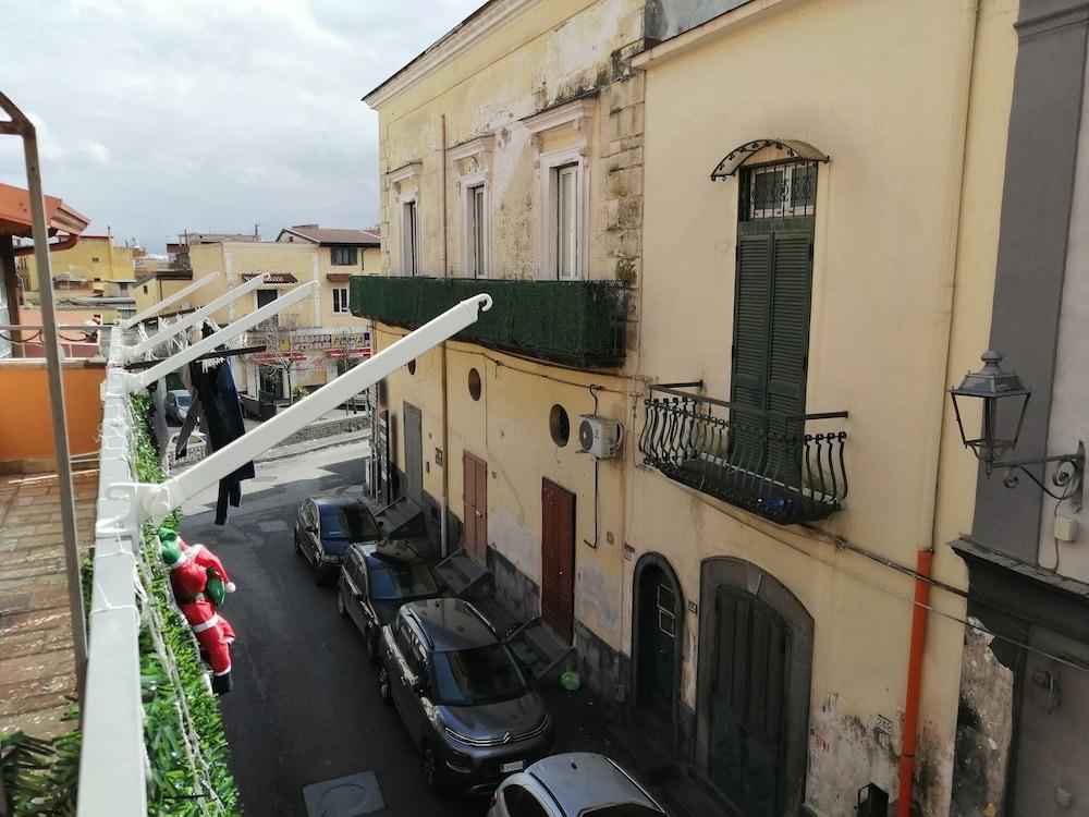 بيوتيفول أبارتمنت إن بوسكوتريكيس ويذ بالكوني المنطقة الخارجية