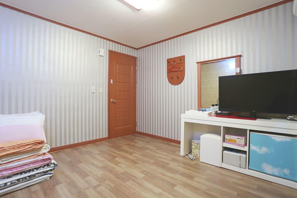 Jeongdongjin Motel Room