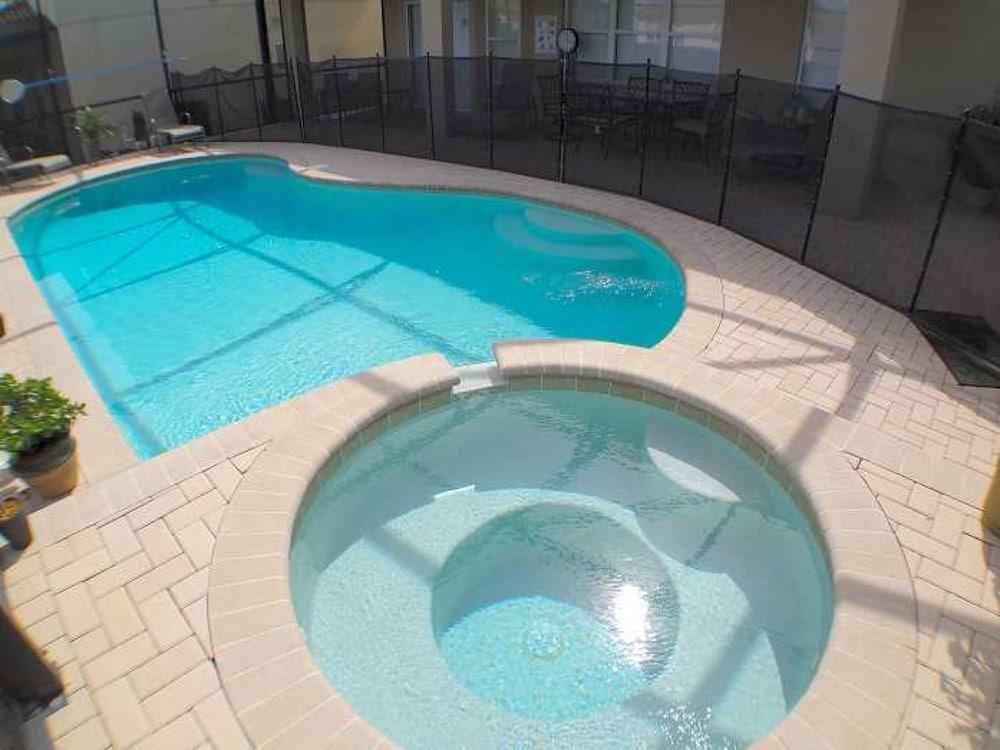 6 بد رومز 4 باث رومز هوم إن ويندسور هيلز باي سي في 2537 زحليقة مائية