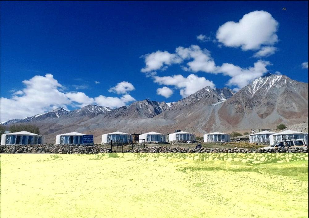 TIH Pangong Lake View Cottages and Camps Exterior