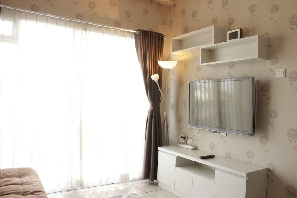 Comfy & Strategic 2BR Gateway Pasteur Apartment near Pasteur Exit Toll Interior