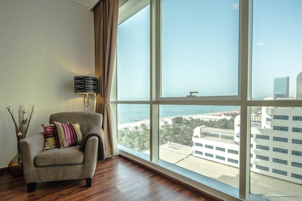 Upscale 1BR - Sea Views - Direct Beach Access! Interior