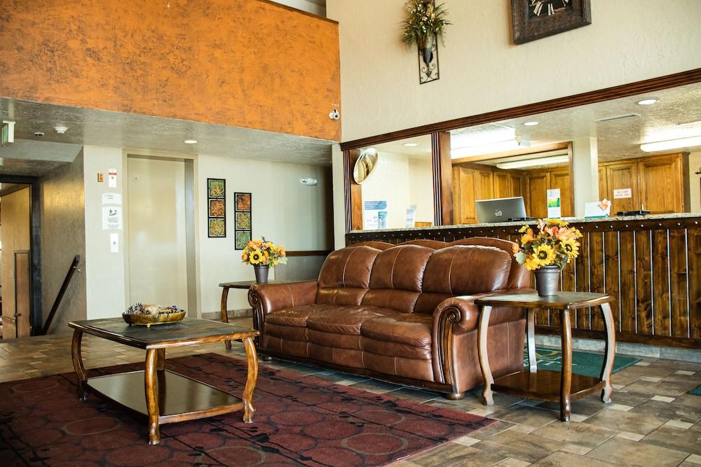 كواليتي إن فيرنال نير داينوسور ناشونال مونيومنت منطقة الجلوس في الردهة