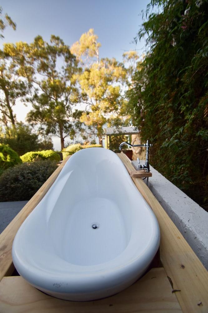 Gypsy Rest Outdoor Spa Tub