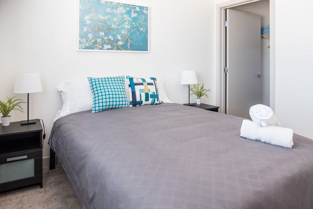 Mass Ave Arts District 1 BR Apt by Frontdesk Room