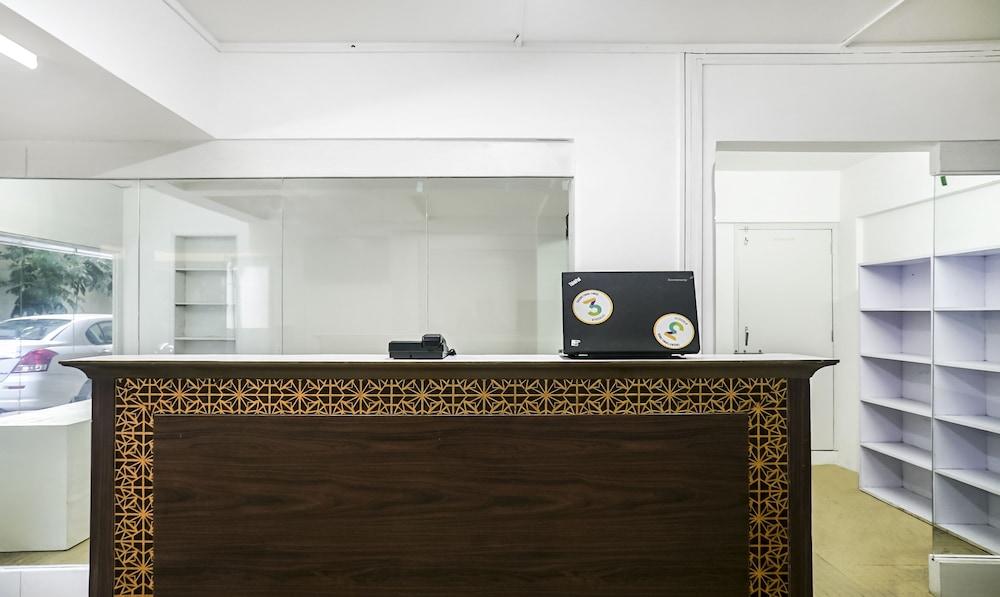 Treebo Luxe Suite, Shivaji Nagar Reception