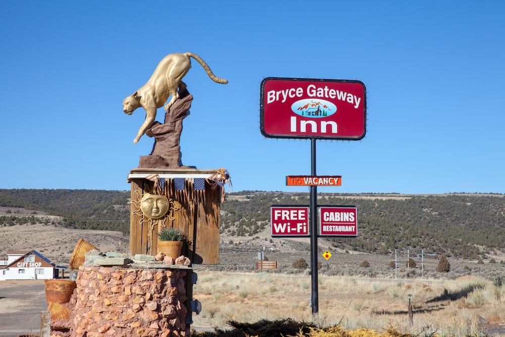 Bryce GatewayInn Cabins Property Grounds