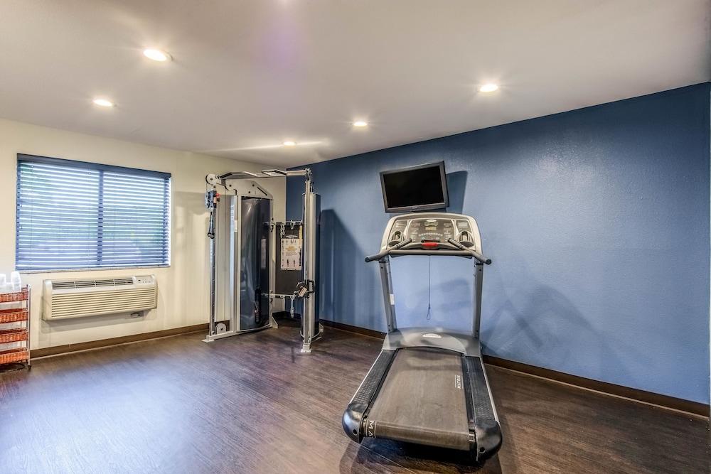 كانتري إن آند سويتس من راديسون، مسكيغون، ميشيغان مرفق اللياقة البدنية