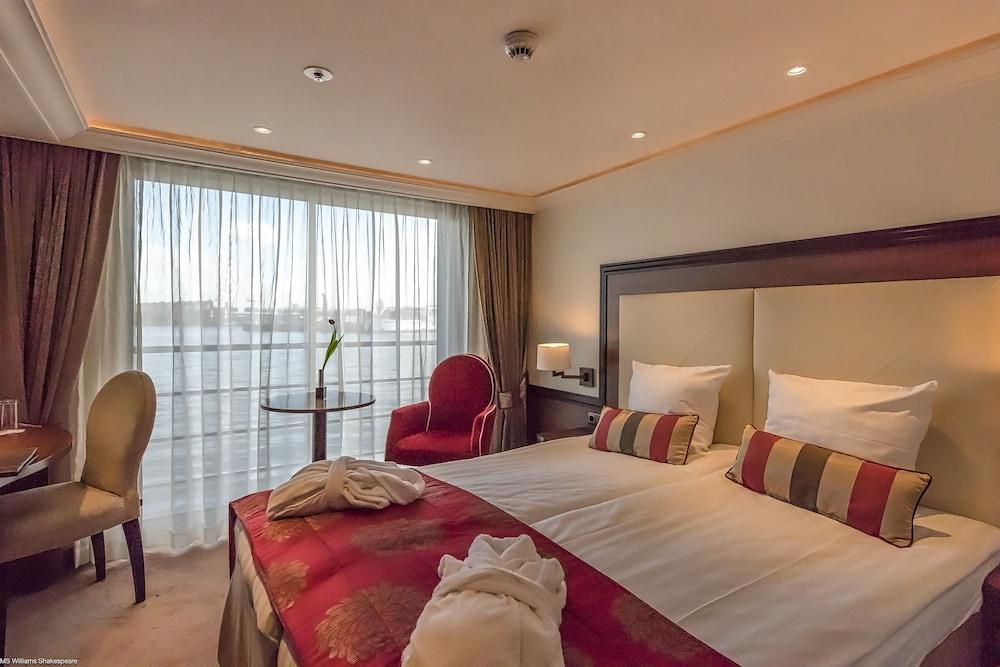 سيلكت إم إس ويليام شكسبير - دوسلدورف الصورة الأساسية