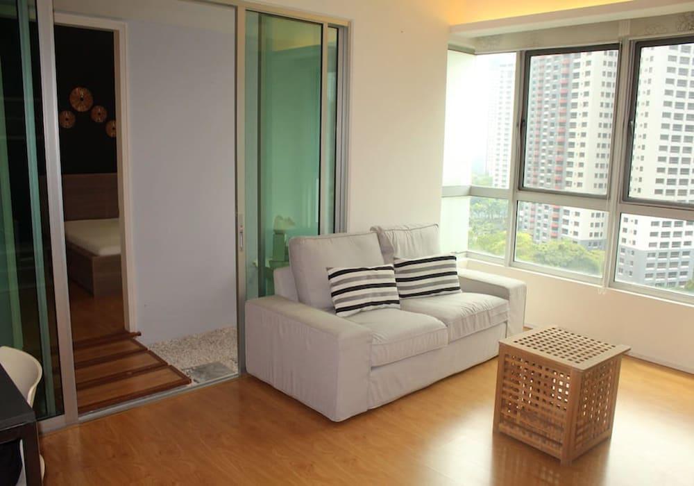 Izen Kiara by SYNC Living Room
