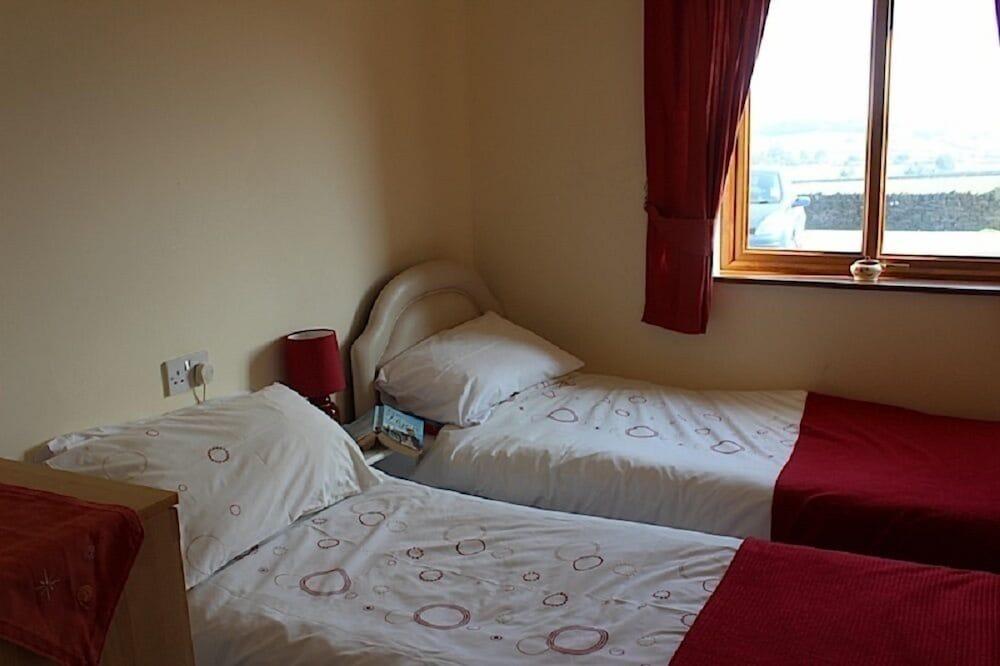 Lazy Daisys Farm Cottages Room