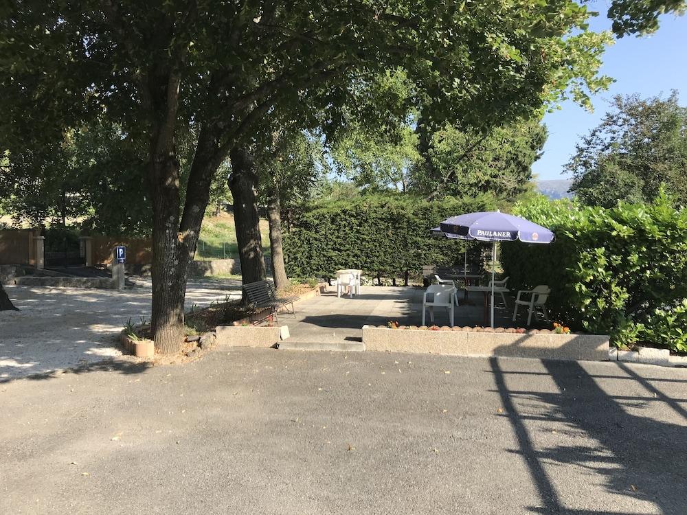 Hôtel La Vigneraie BBQ/Picnic Area