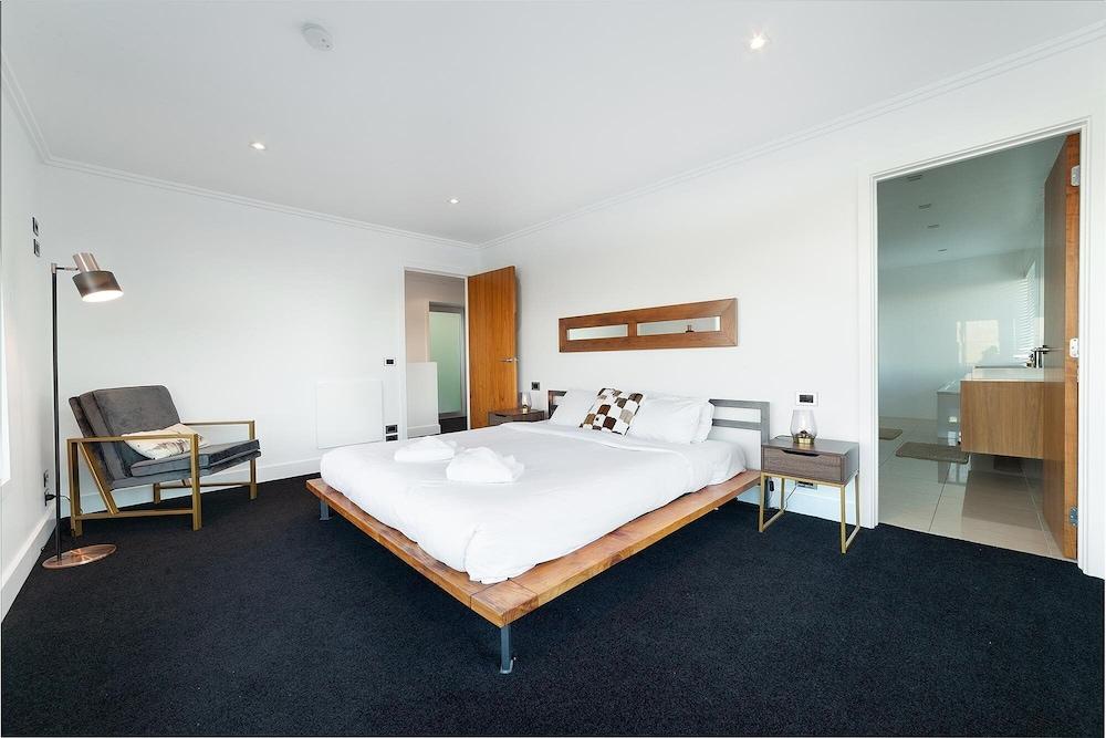 Design, Elegance and This Stunning View Room